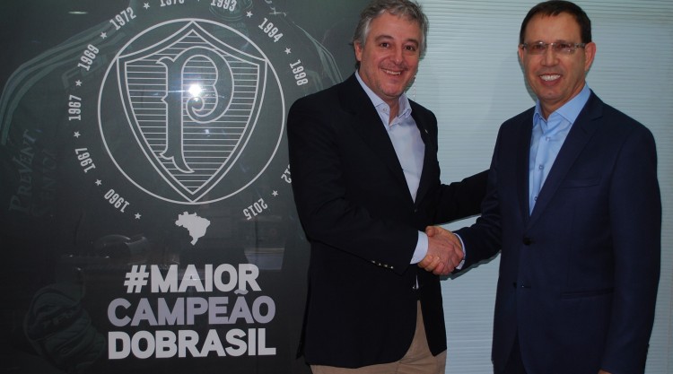 O presidente do Palmeiras, Paulo Nobre (a esq.) e o empresário Carlos Wizard Martins (divulgação)